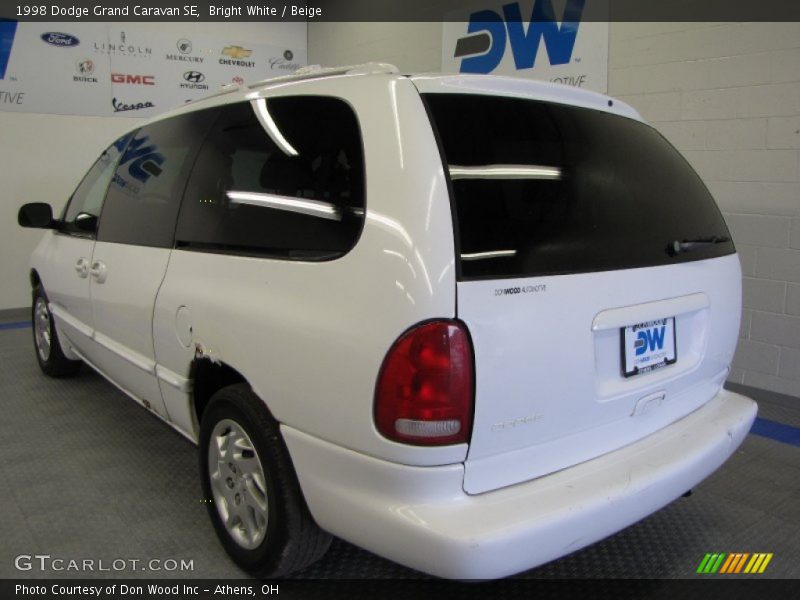 Bright White / Beige 1998 Dodge Grand Caravan SE