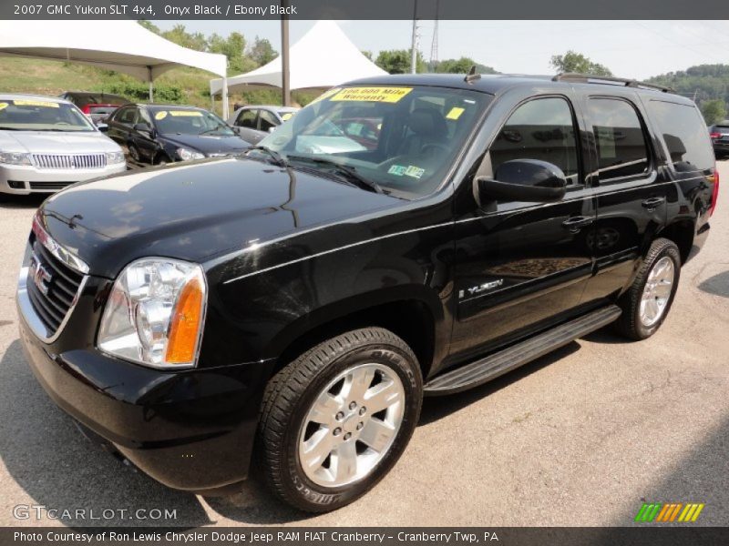 Front 3/4 View of 2007 Yukon SLT 4x4