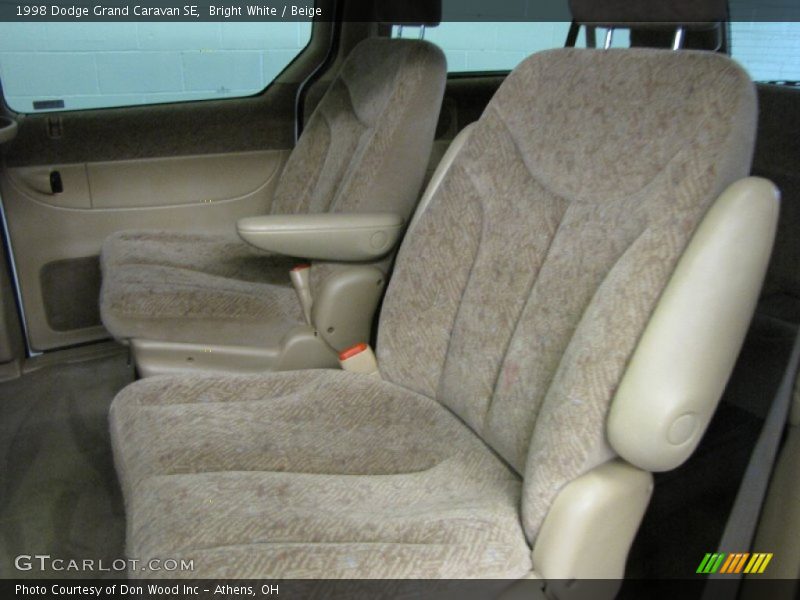 Bright White / Beige 1998 Dodge Grand Caravan SE