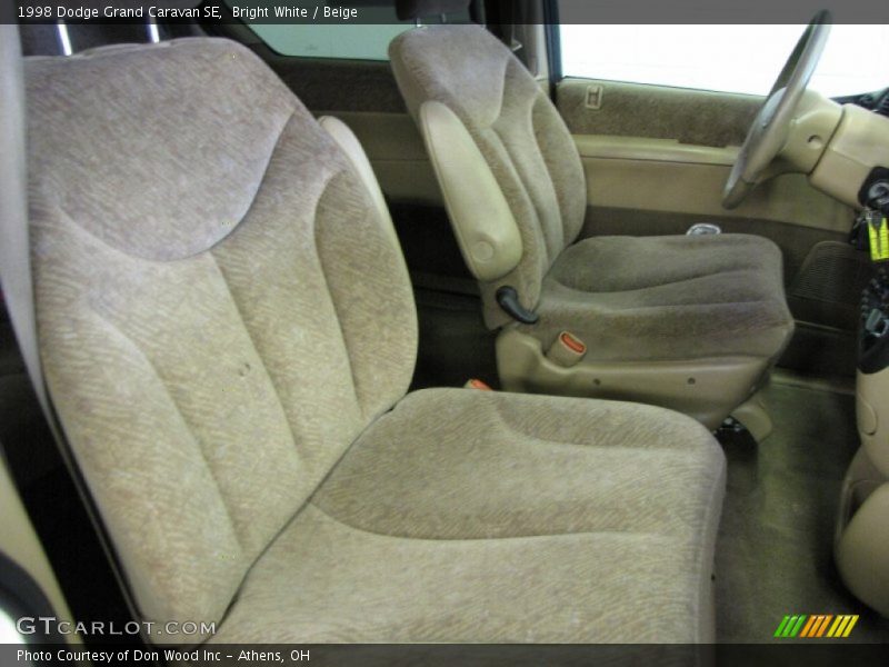 Bright White / Beige 1998 Dodge Grand Caravan SE