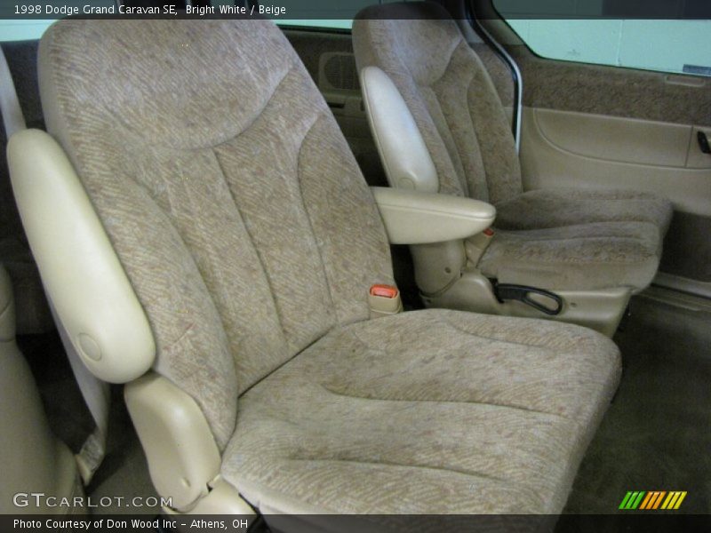 Bright White / Beige 1998 Dodge Grand Caravan SE