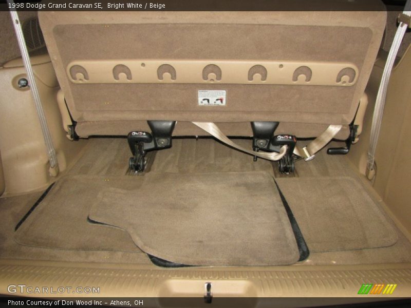 Bright White / Beige 1998 Dodge Grand Caravan SE