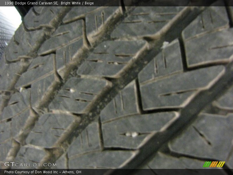 Bright White / Beige 1998 Dodge Grand Caravan SE
