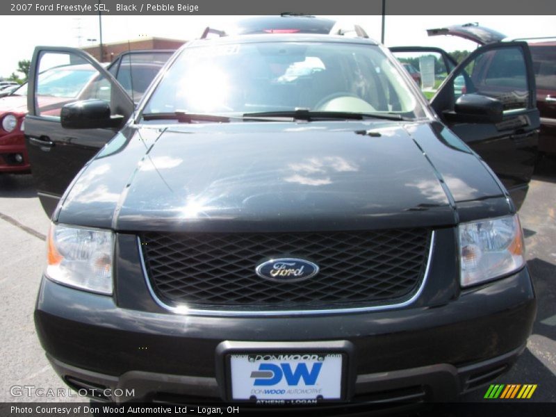 Black / Pebble Beige 2007 Ford Freestyle SEL