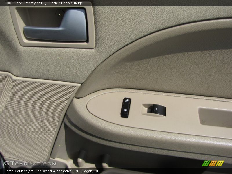 Black / Pebble Beige 2007 Ford Freestyle SEL