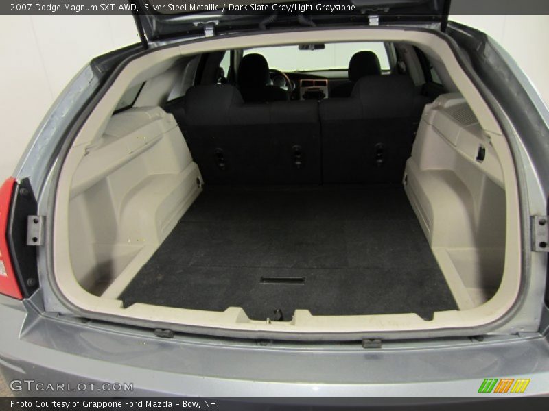  2007 Magnum SXT AWD Trunk