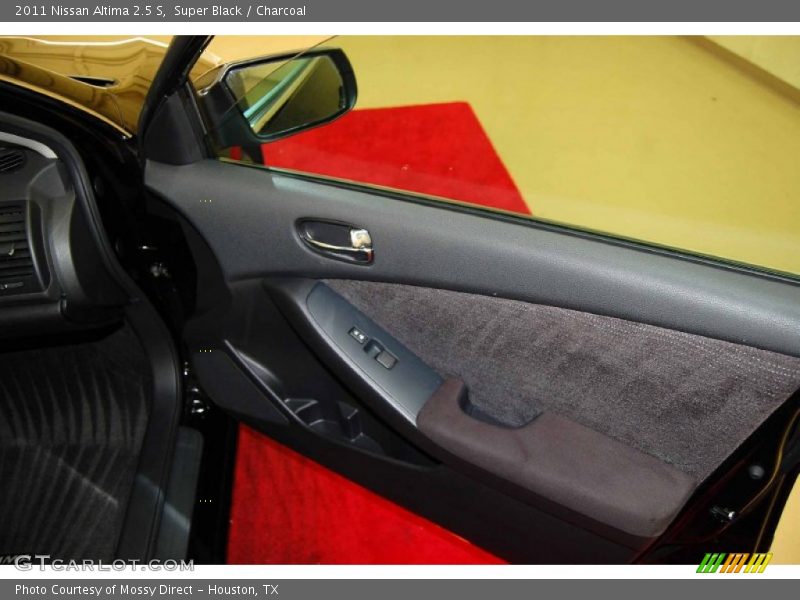 Super Black / Charcoal 2011 Nissan Altima 2.5 S