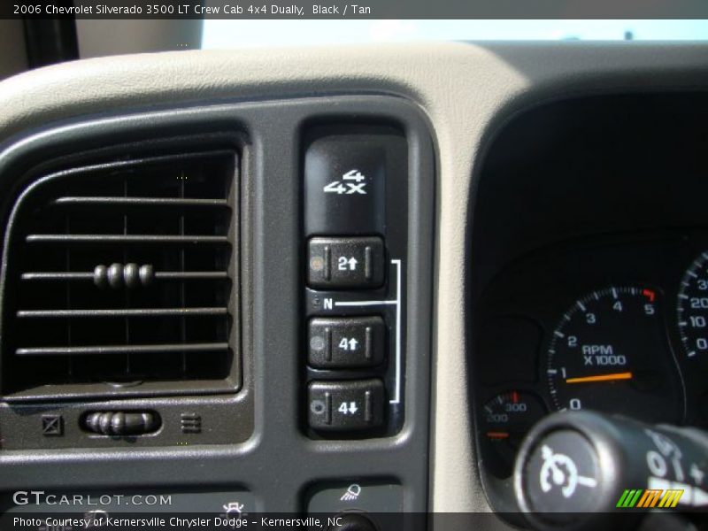 Controls of 2006 Silverado 3500 LT Crew Cab 4x4 Dually