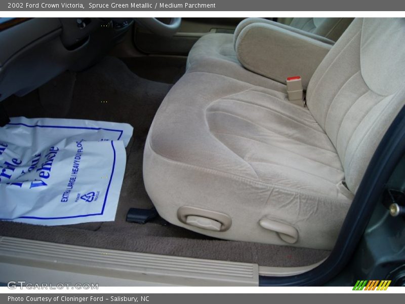 Spruce Green Metallic / Medium Parchment 2002 Ford Crown Victoria