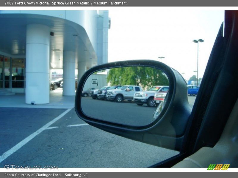 Spruce Green Metallic / Medium Parchment 2002 Ford Crown Victoria