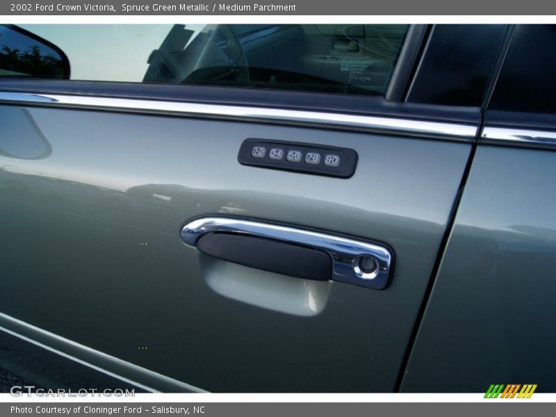 Spruce Green Metallic / Medium Parchment 2002 Ford Crown Victoria