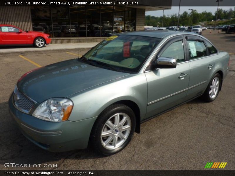 Front 3/4 View of 2005 Five Hundred Limited AWD