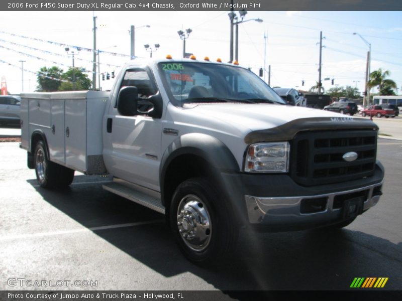 Oxford White / Medium Flint 2006 Ford F450 Super Duty XL Regular Cab 4x4 Chassis
