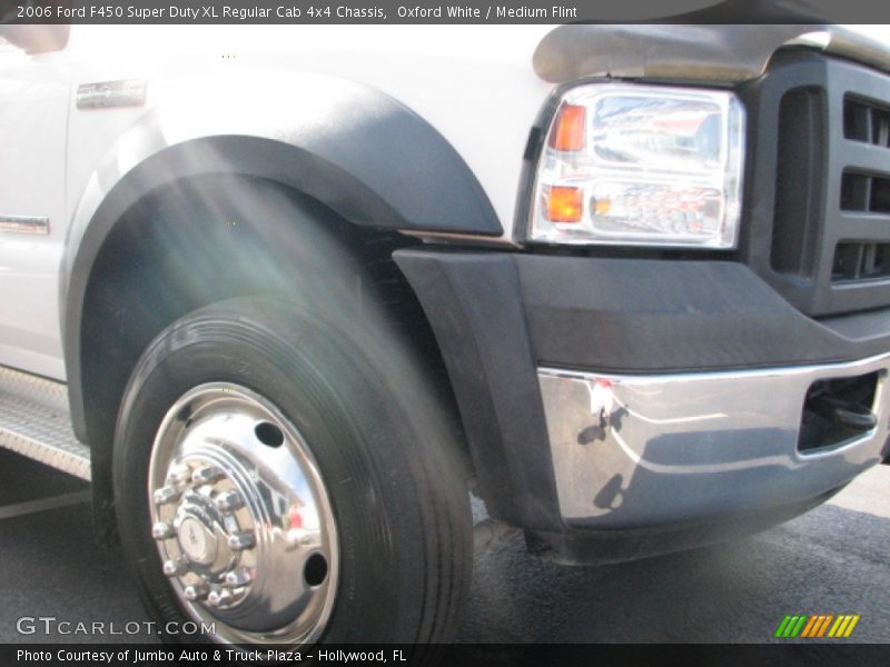 Oxford White / Medium Flint 2006 Ford F450 Super Duty XL Regular Cab 4x4 Chassis