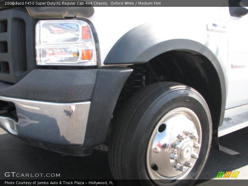 Oxford White / Medium Flint 2006 Ford F450 Super Duty XL Regular Cab 4x4 Chassis