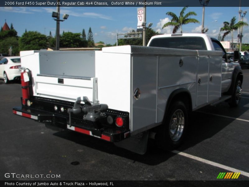 Oxford White / Medium Flint 2006 Ford F450 Super Duty XL Regular Cab 4x4 Chassis