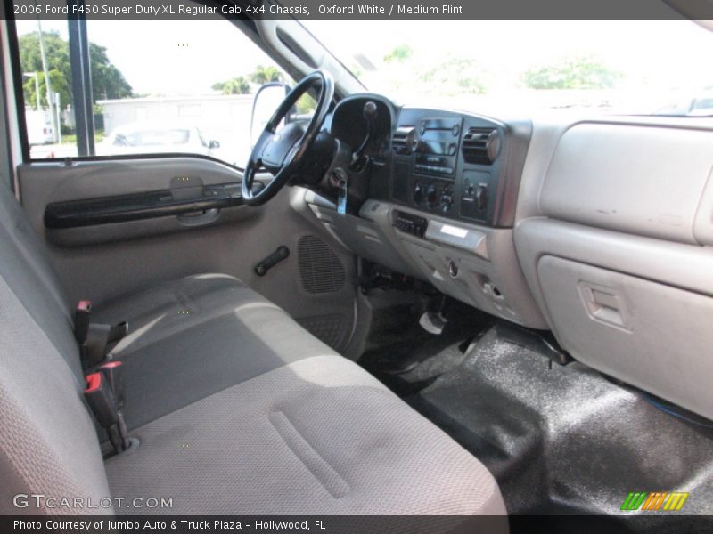 Oxford White / Medium Flint 2006 Ford F450 Super Duty XL Regular Cab 4x4 Chassis