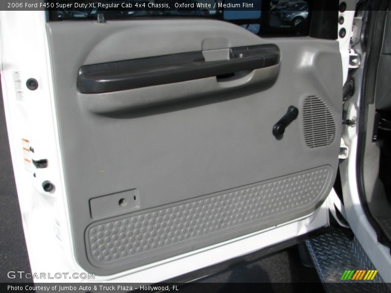 Oxford White / Medium Flint 2006 Ford F450 Super Duty XL Regular Cab 4x4 Chassis
