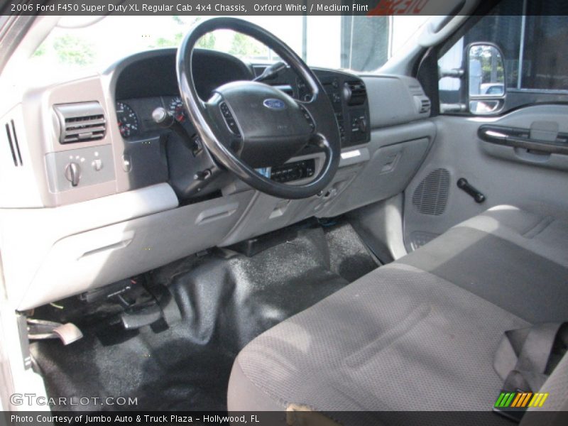 Oxford White / Medium Flint 2006 Ford F450 Super Duty XL Regular Cab 4x4 Chassis