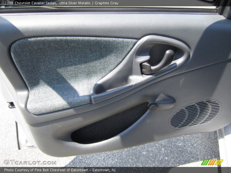 Ultra Silver Metallic / Graphite Gray 2005 Chevrolet Cavalier Sedan