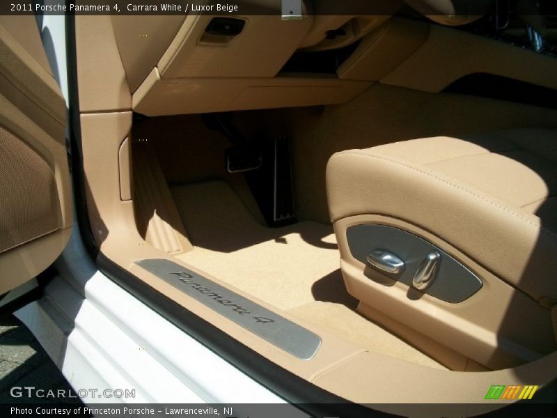 Carrara White / Luxor Beige 2011 Porsche Panamera 4