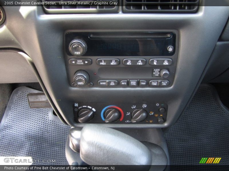 Ultra Silver Metallic / Graphite Gray 2005 Chevrolet Cavalier Sedan