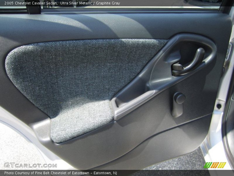 Ultra Silver Metallic / Graphite Gray 2005 Chevrolet Cavalier Sedan