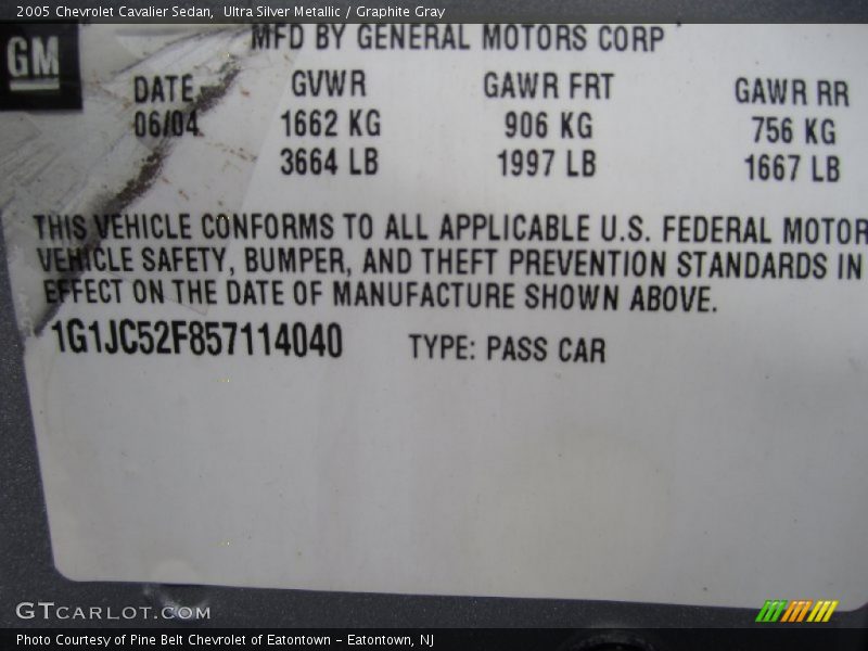 Ultra Silver Metallic / Graphite Gray 2005 Chevrolet Cavalier Sedan