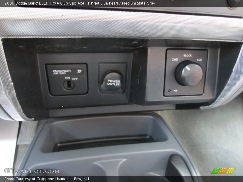 Controls of 2006 Dakota SLT TRX4 Club Cab 4x4