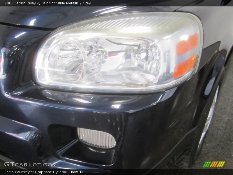 Midnight Blue Metallic / Grey 2005 Saturn Relay 2