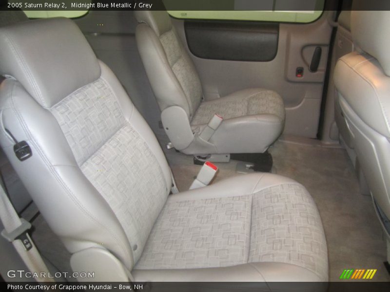 Midnight Blue Metallic / Grey 2005 Saturn Relay 2