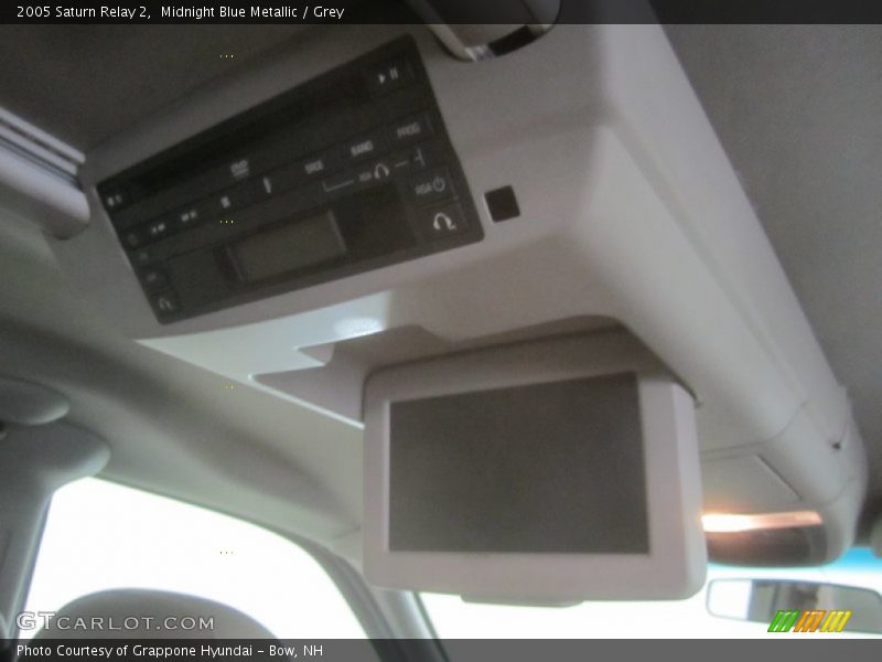Midnight Blue Metallic / Grey 2005 Saturn Relay 2