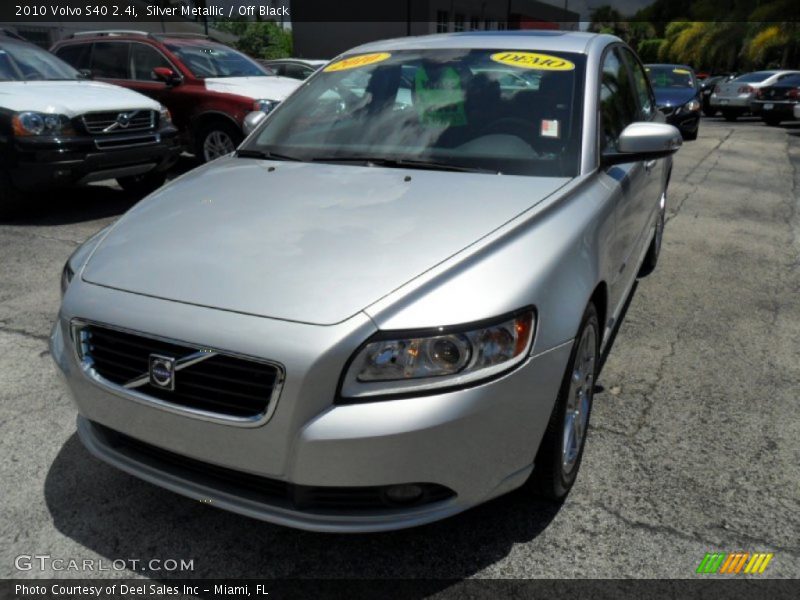 Silver Metallic / Off Black 2010 Volvo S40 2.4i