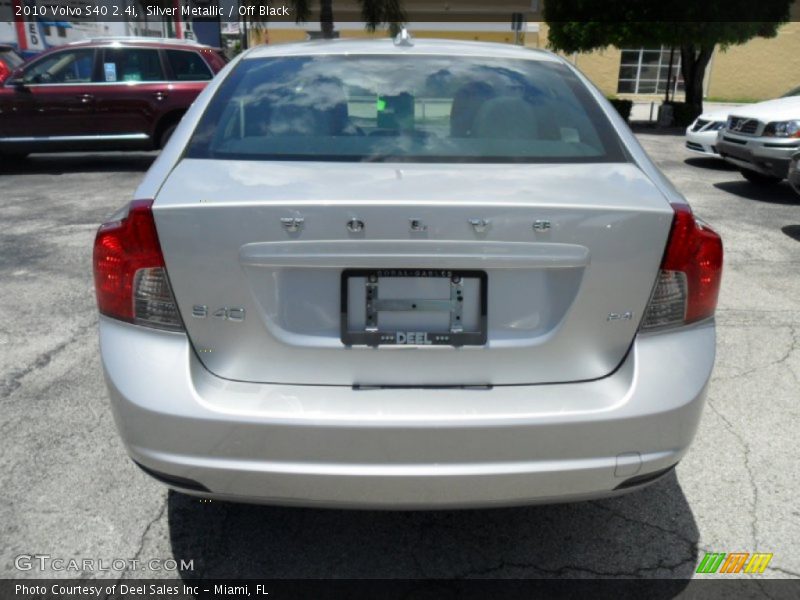 Silver Metallic / Off Black 2010 Volvo S40 2.4i