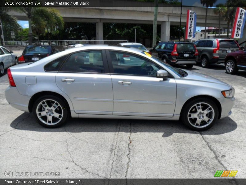 Silver Metallic / Off Black 2010 Volvo S40 2.4i