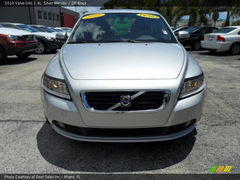 Silver Metallic / Off Black 2010 Volvo S40 2.4i