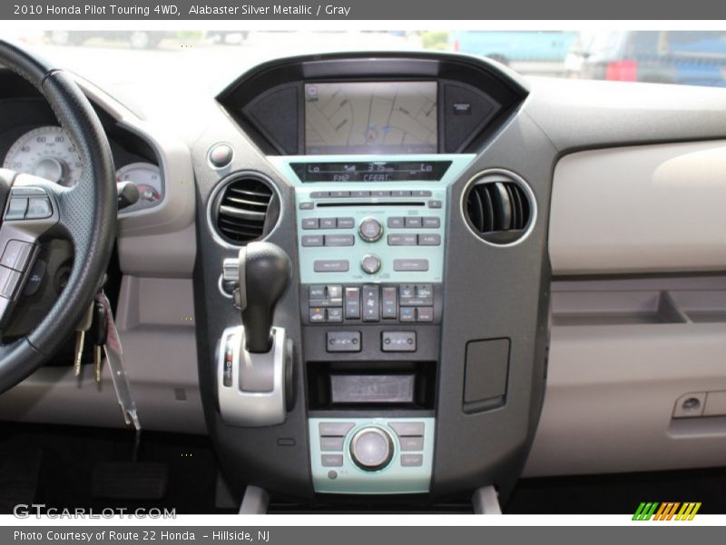 Controls of 2010 Pilot Touring 4WD