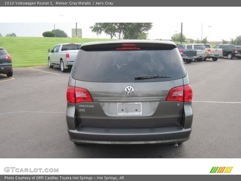 Meteor Gray Metallic / Aero Gray 2010 Volkswagen Routan S