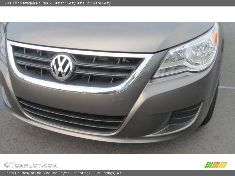 Meteor Gray Metallic / Aero Gray 2010 Volkswagen Routan S
