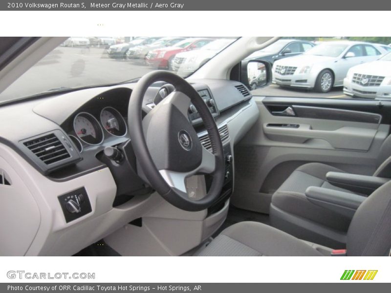  2010 Routan S Aero Gray Interior