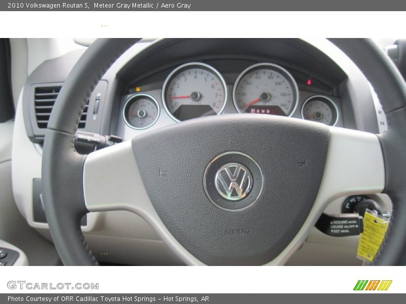 Meteor Gray Metallic / Aero Gray 2010 Volkswagen Routan S