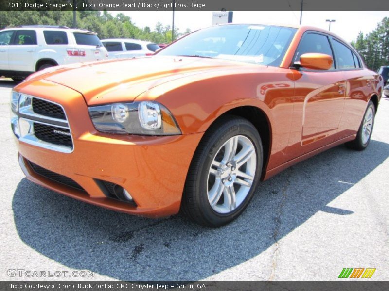 Toxic Orange Pearl / Black/Light Frost Beige 2011 Dodge Charger SE