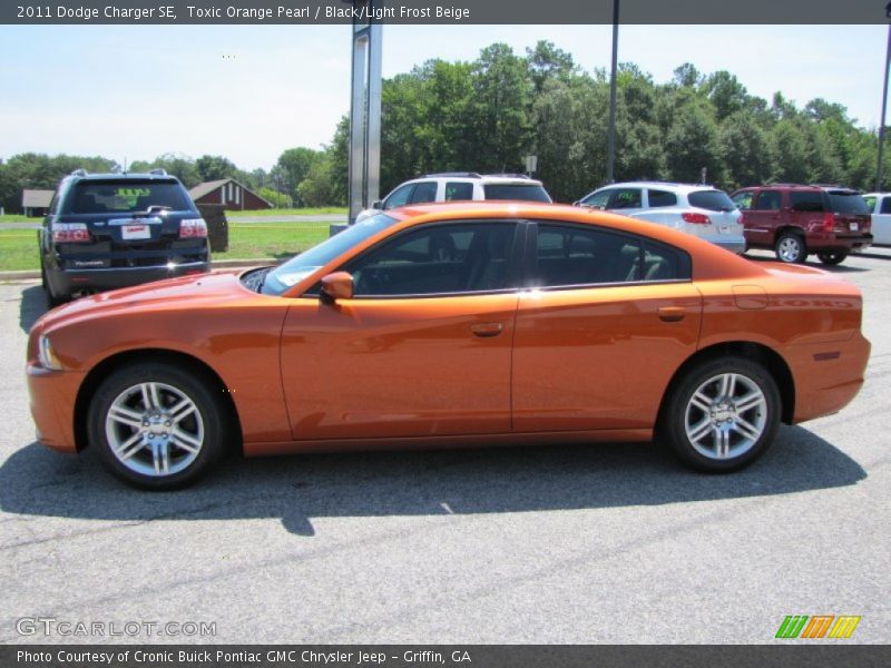 Toxic Orange Pearl / Black/Light Frost Beige 2011 Dodge Charger SE