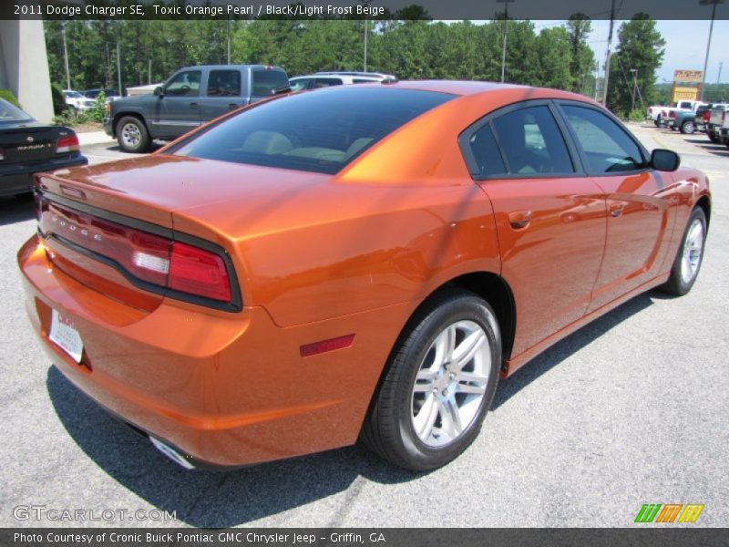 Toxic Orange Pearl / Black/Light Frost Beige 2011 Dodge Charger SE