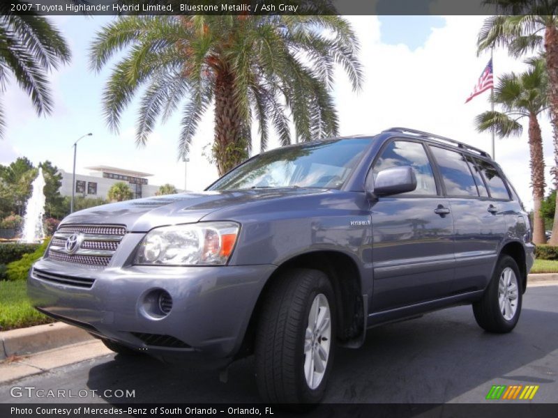 Front 3/4 View of 2007 Highlander Hybrid Limited