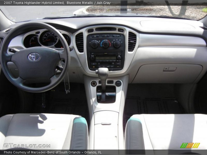 Dashboard of 2007 Highlander Hybrid Limited