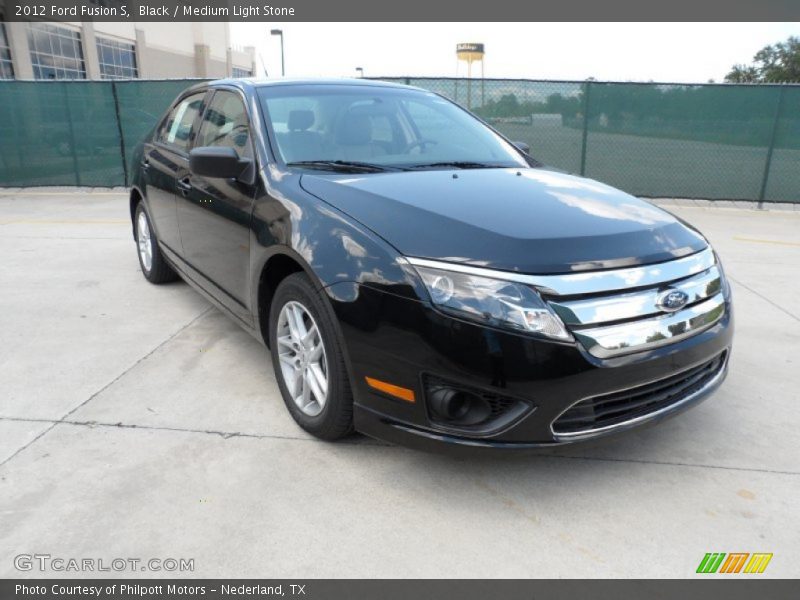 Front 3/4 View of 2012 Fusion S