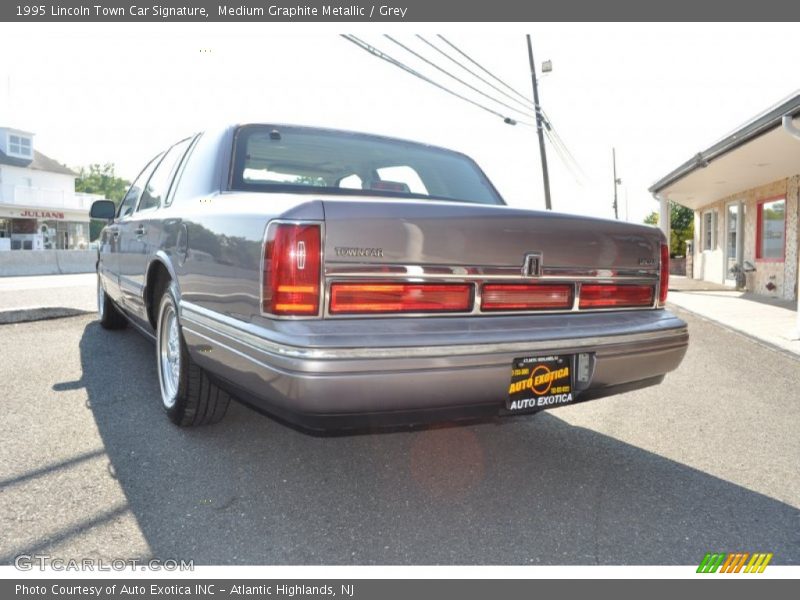 Medium Graphite Metallic / Grey 1995 Lincoln Town Car Signature