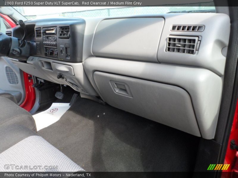 Dashboard of 2003 F250 Super Duty XLT SuperCab