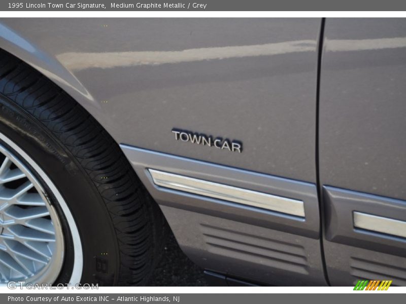 Medium Graphite Metallic / Grey 1995 Lincoln Town Car Signature
